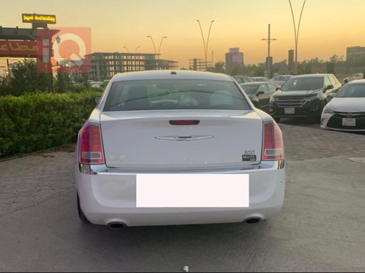 کرایسلەر 300